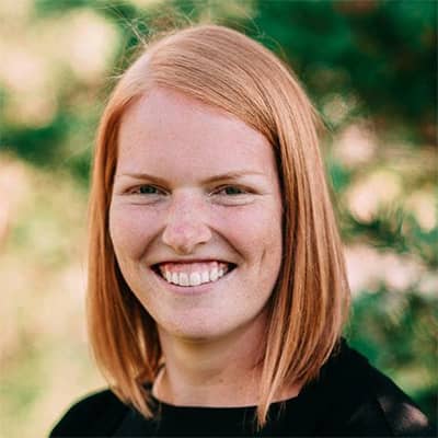 Portrait of scholarship award winner Caroline Slingerland smiling at the camera. Are you interested in taking an online General Office Administration program? Call CD-ED today!